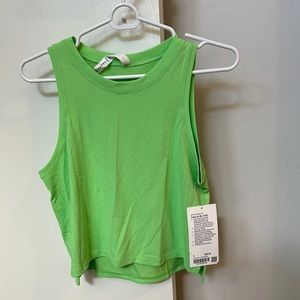 NWT lululemon lime green size 4 Train to be top